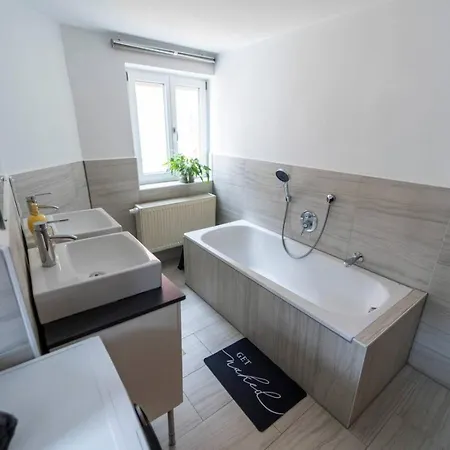 Ferro Historisch Und Modern Mit Balkon Apartment