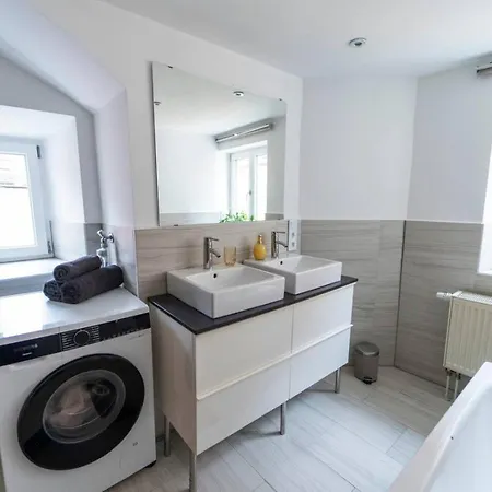 Apartment Ferro Historisch Und Modern Mit Balkon