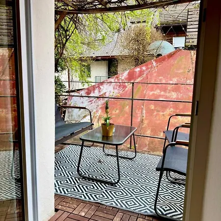 Ferro Historisch Und Modern Mit Balkon